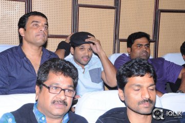 Yevadu Premiere Show